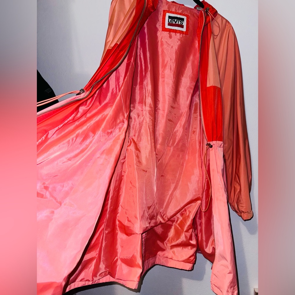Levi’s Medium Windbreaker/Rain Jacket With Hood - image 6